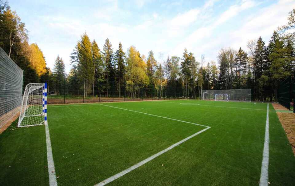 Футбольное поле в Парк-отель LES Art Resort
